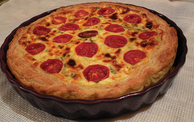 Tarta cu branza, ceapa verde  si rosii