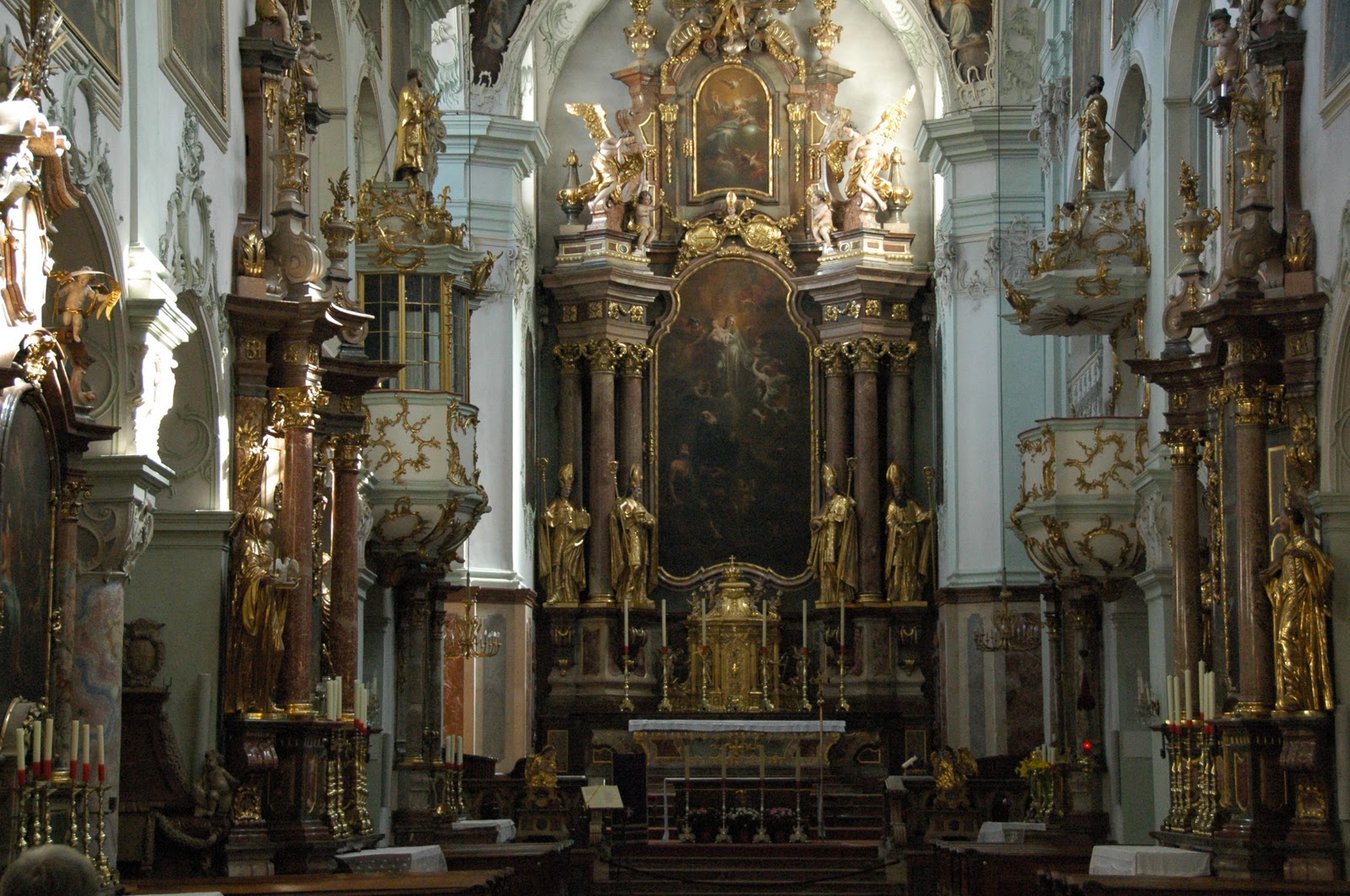 Монастырь святого петра. Зальцбург Церковь Святого Петра. Алтарь собора Святого Петра.