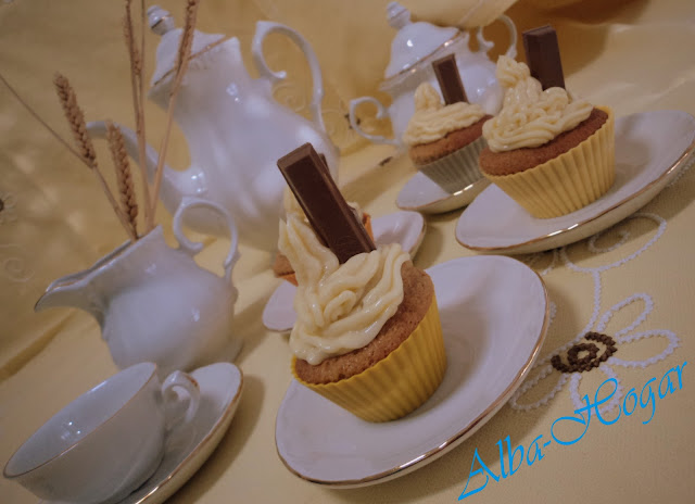 cupcakes chocolate blanco y kit kat alba hogar