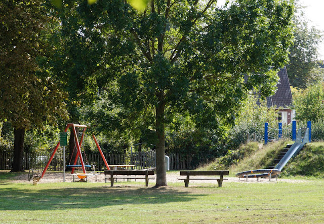 4 außergewöhnliche Spielplätze in der Umgebung von Kiel. Der Spielplatz in Schulensee am Jütwarder ist herrlich idyllisch.