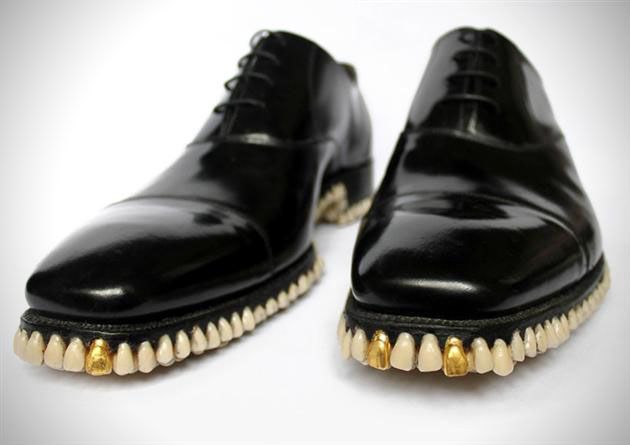 Hii... Sepatu Ini Terbuat Dari 1050 Gigi Manusia! [ www.BlogApaAja.com ]
