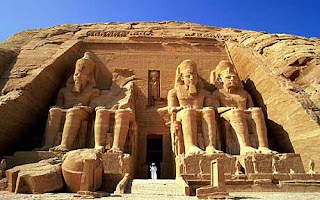 Kuil Abu simbel (hasil peninggalan kebudayaan mesir kuno) Kuil Abu simbel (hasil peninggalan kebudayaan mesir kuno)