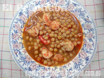 Cazuela de garbanzos con marisco