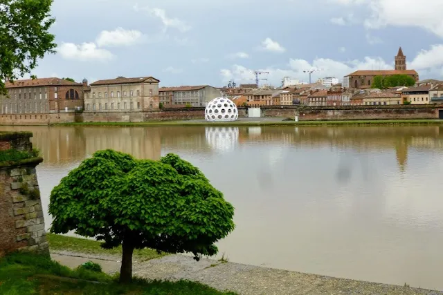 Things to do in Toulouse: Walk along the Garonne River