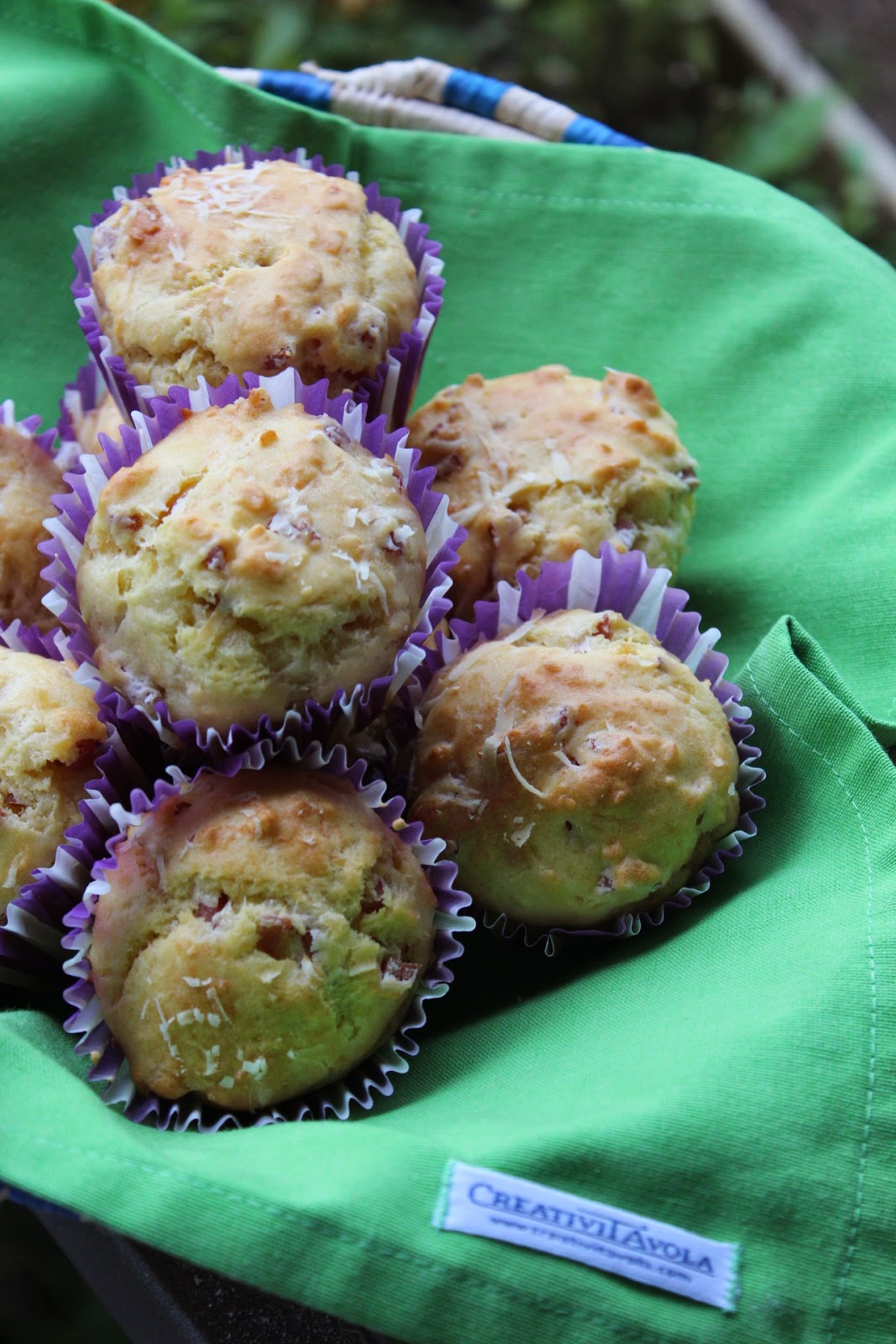 Muffin con mortadella e formaggio