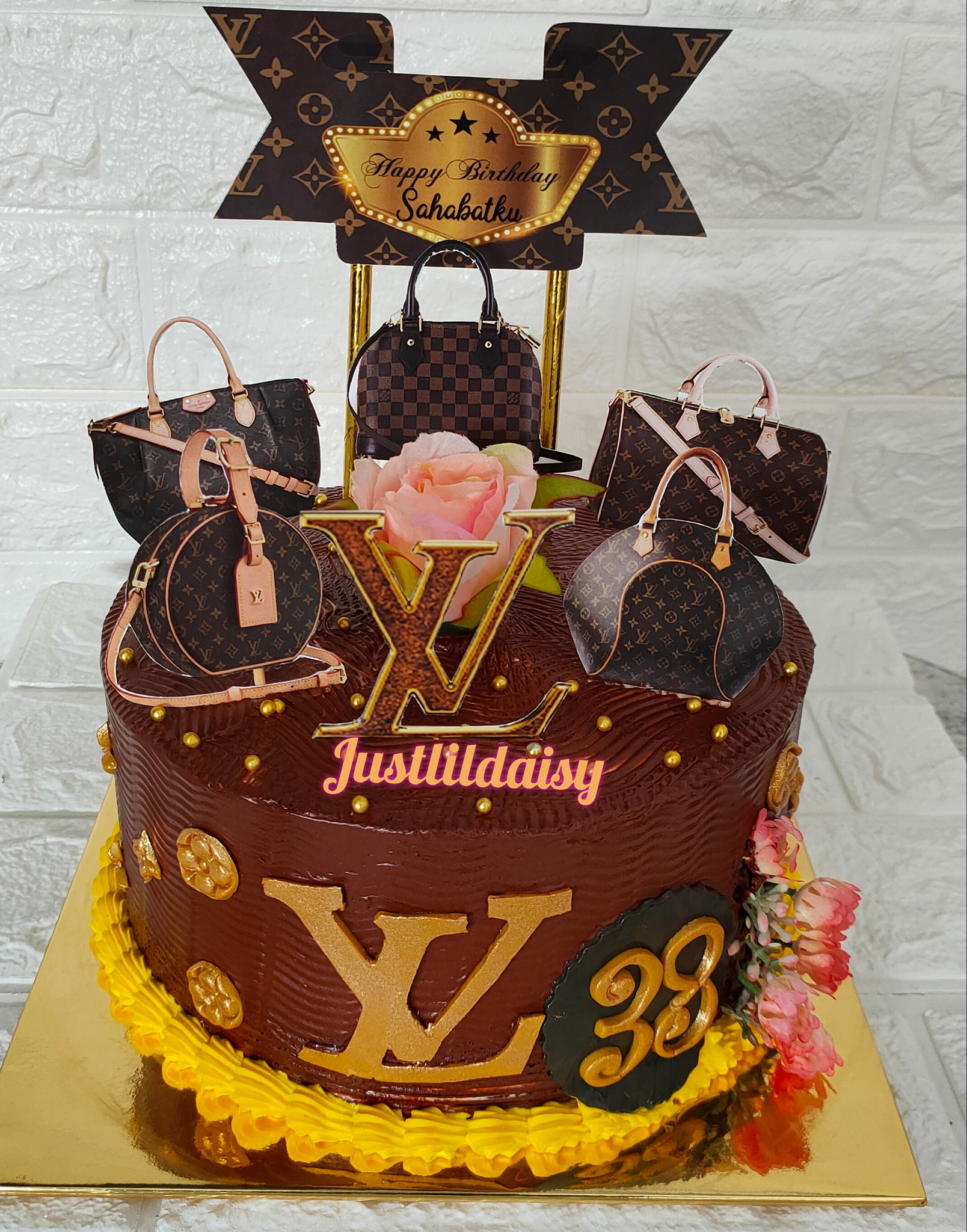 Just Lildaisy ( Ampang ): LV CAKE
