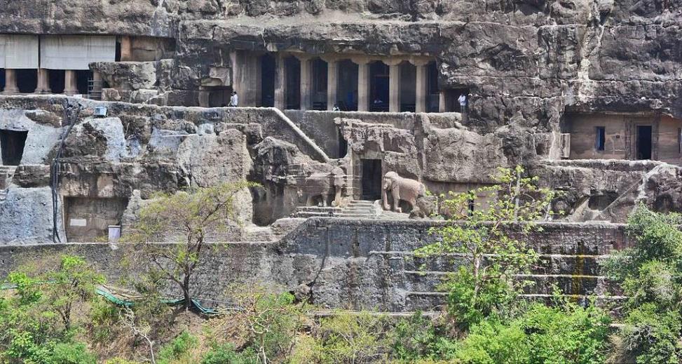 A guide for Ajanta caves Part 6 Caves 16 17