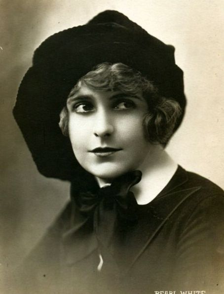 Noir and Chick Flicks: Silent Film Star: Pearl White "Stunt Queen".