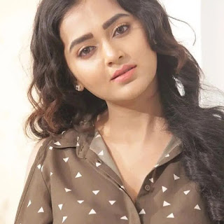 Tejaswi Prakash Biography Wiki Age Height Weight Boyfriend