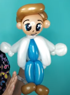 Figur aus Luftballons im Design eines Arztes mit weißem Kittel als Ballonmodellage.