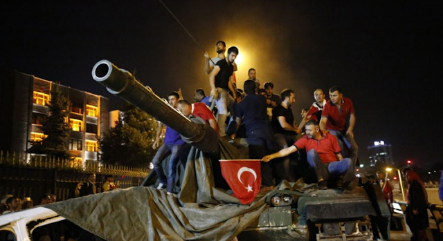 Kumandang Azan Membuat Rakyat Turki Bersatu Luar Biasa!