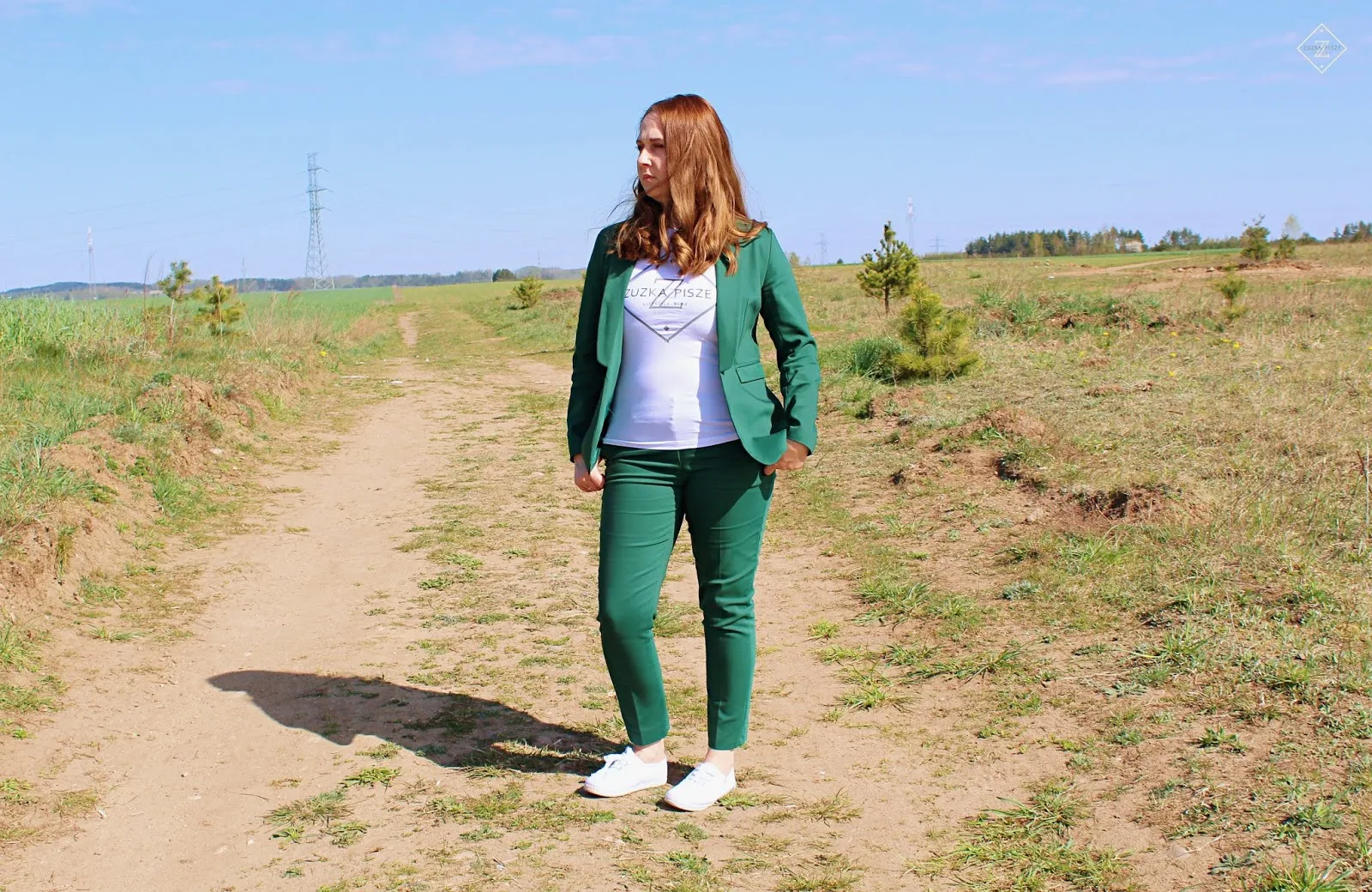 Elegancki zestaw - żakiet i spodnie chinosy w kolorze butelkowej zieleni - Grandio.pl