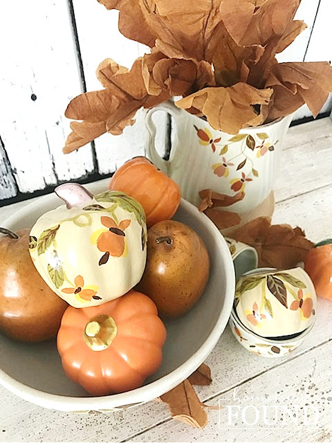 fall, autumn, fall decorating, autumn decorating, fall home decor, autumn home decor, thanksgiving decor, painting, painted pumpkins, pumpkins, pumpkin decor, pumpkin decorating, no-carve pumpkin decor, vintage style, farmhouse style, vintage jewel tea china, vintage hall china, fall leaves, diy, diy home decor, entertaining, thanksgiving.