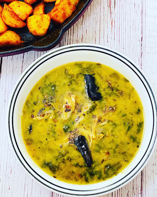 Andhra style garlic palak pappu/ Spinach Dhal