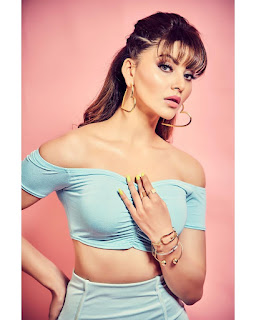 Sexy & Gorgeous Urvashi Rautela