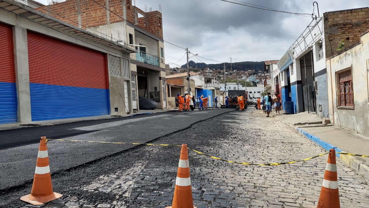 Jacobina: Sonho antigo de moradores, Rua Coronel Hermenegildo é pavimentada com asfalto
