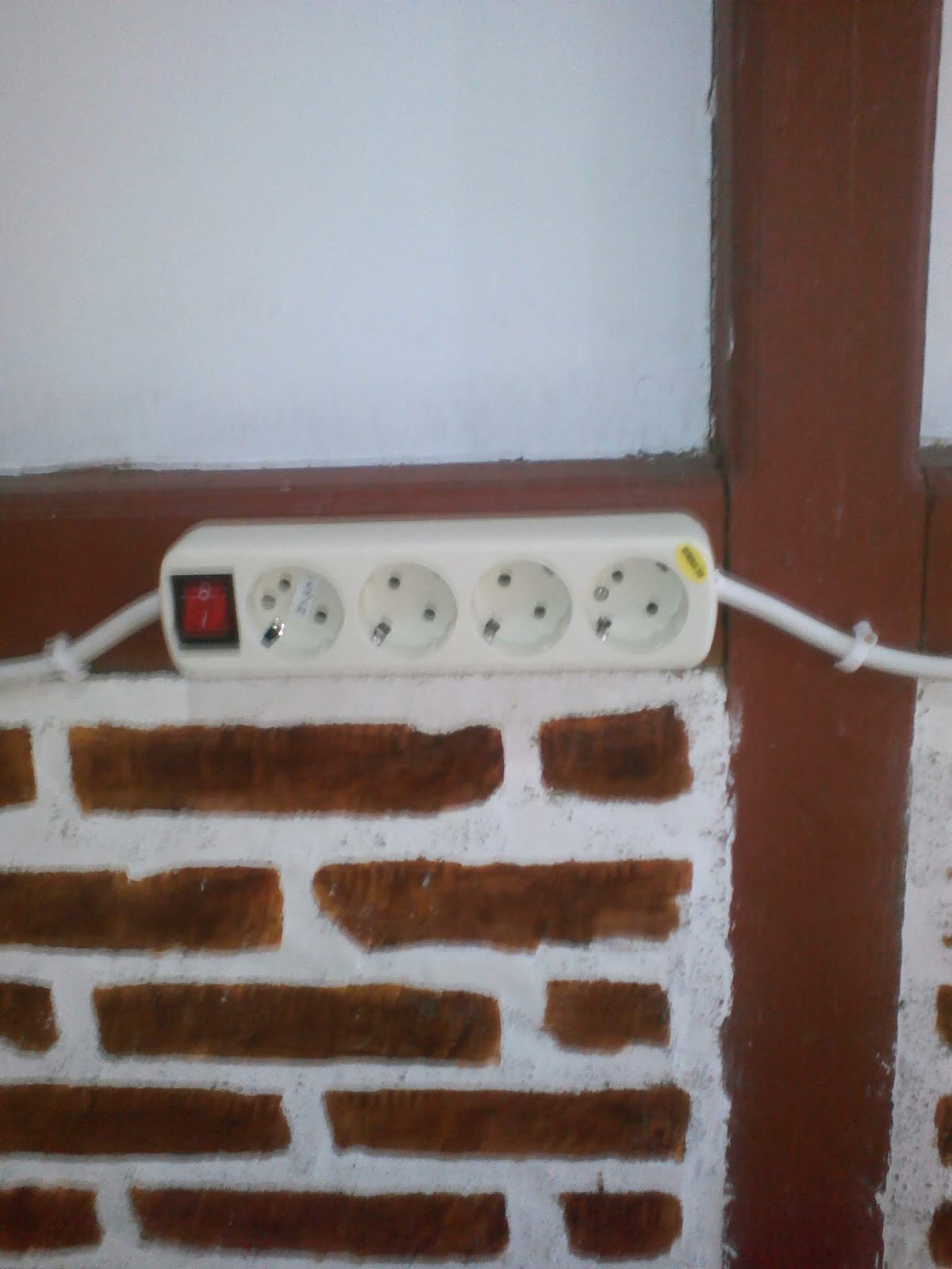 gbr pemasangan stopkontak secara seri