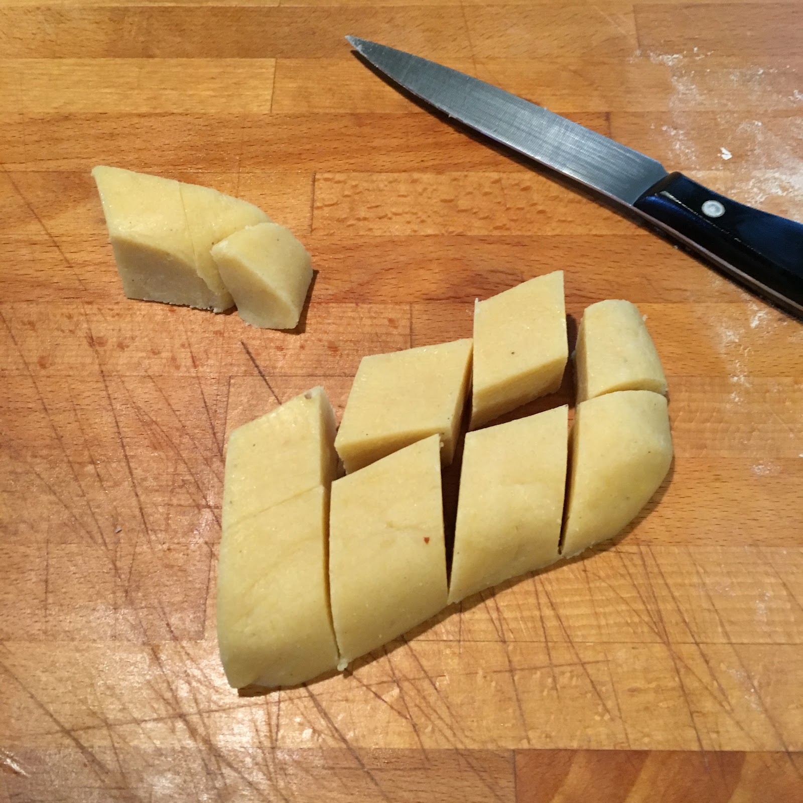 Ein Stück heile Welt : Honig-Mandel-Kugeln