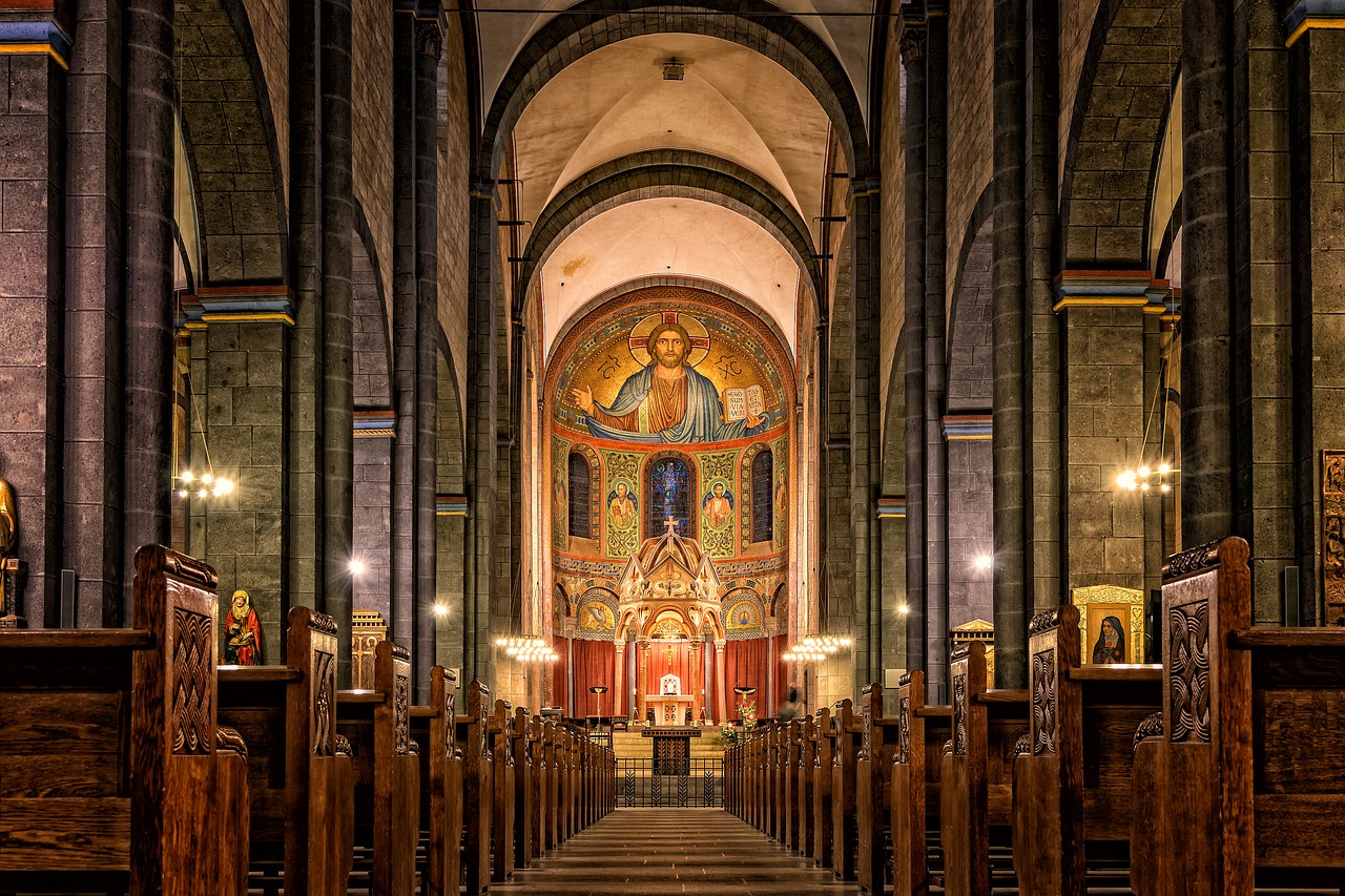 Catechismo della Chiesa Cattolica + Nuovo commento teologicopastorale segnalazioni Catechismo della Chiesa Cattolica + Nuovo commento teologicopastorale segnalazioni
