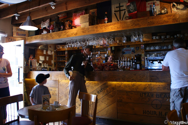 Il bar tematizzato con cimeli militari