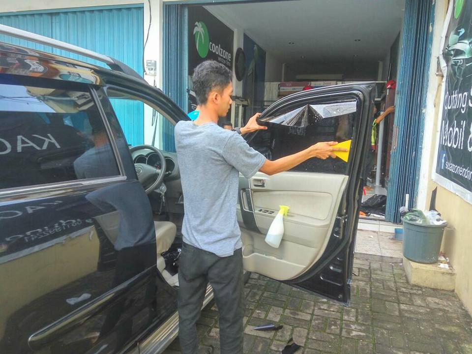 Jasa Pasang Kaca Film Mobil Panther Jakarta Barat