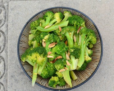 Microwave Broccoli, another easy way to cook our very favorite broccoli ♥ AVeggieVenture.com.