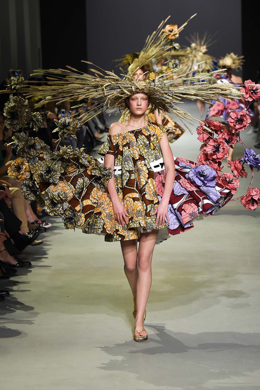Fusion Of Effects: Walk the Walk: Viktor & Rolf S/S 2015 Haute Couture ...