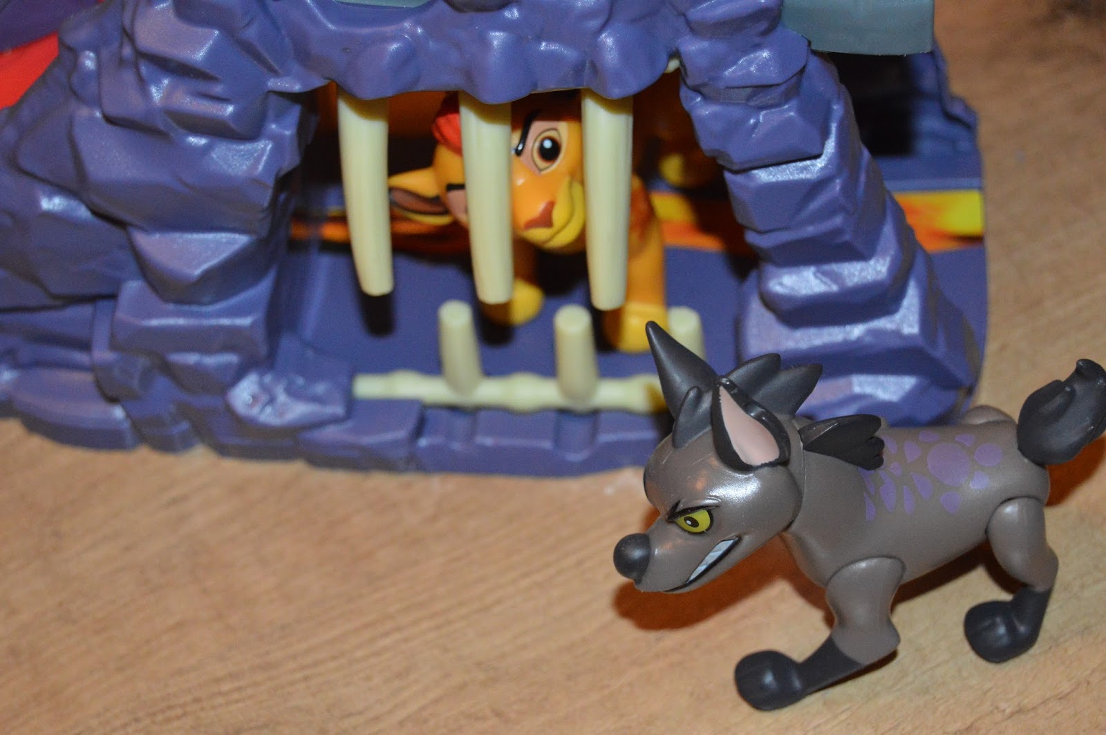 lion guard hyena hideout