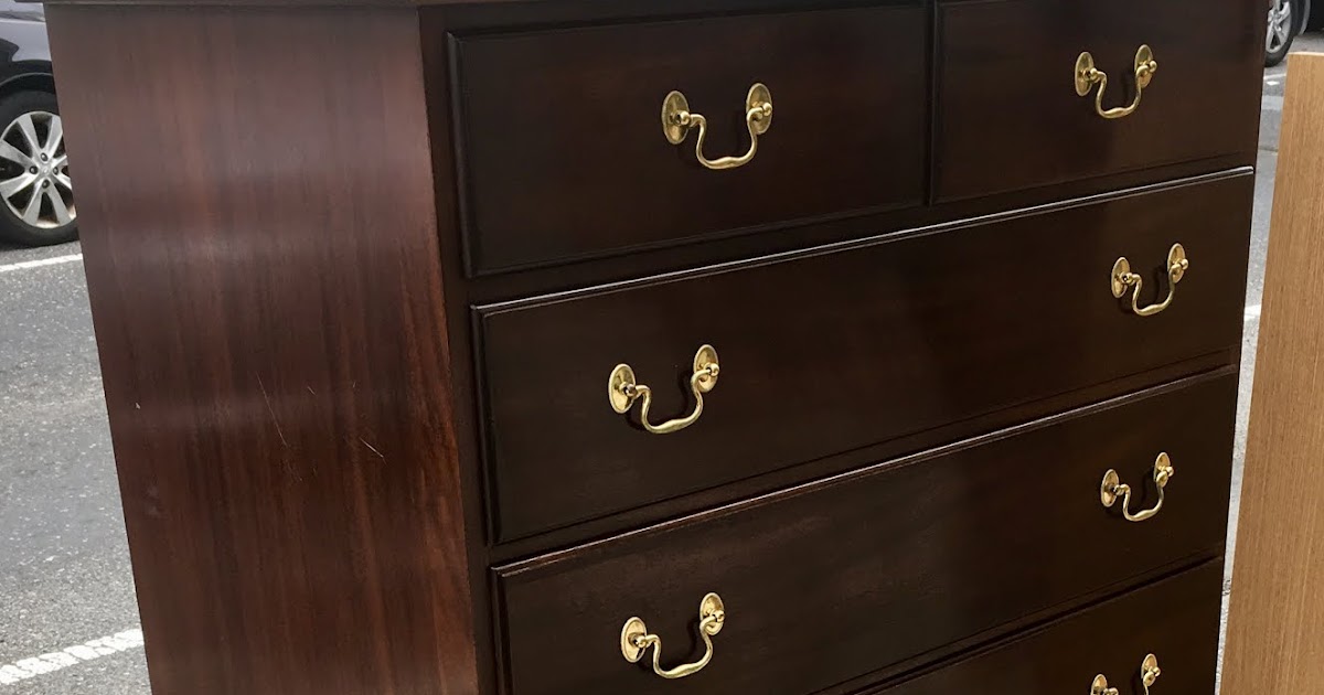 Uhuru Furniture & Collectibles Mahogany 8 Drawer Chest by Knob Creek Furniture 295 SOLD