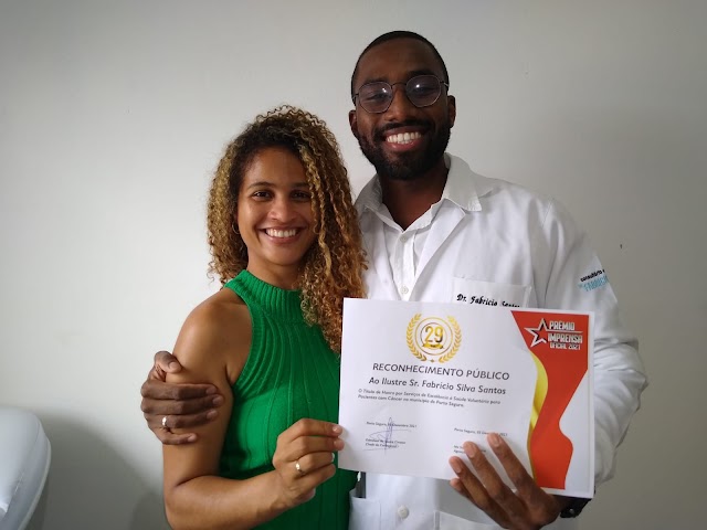 Dr. Fabrício Santos Recebe o Prêmio Imprensa Bahia  de Excelência e Amor à Saúde de Pessoas com Câncer: Uma História de Voluntariado e Luta. 