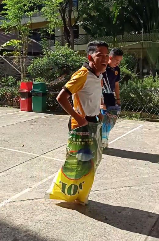 VIDEO Student wins sack race with impressive moves
