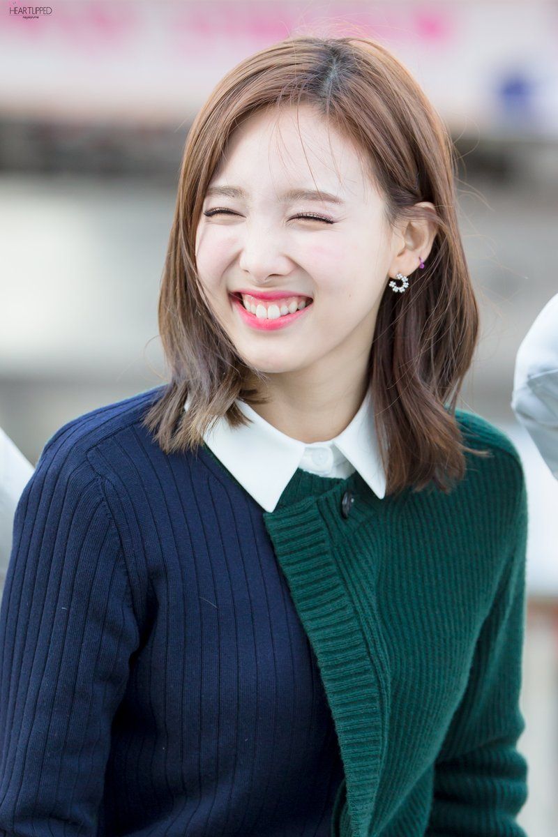 7 Idols with Cute Bunny Teeth | Daily K Pop News