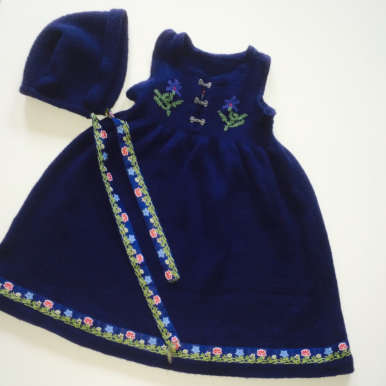 Ferdig Strikket Barnebunad