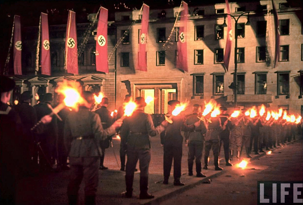 Факельные шествия нацистов