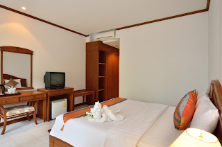 Deluxe room Book hotel online First Bungalow Beach Resort Chaweng Beach Koh Samui best rate guarantee book the room online cheap hote