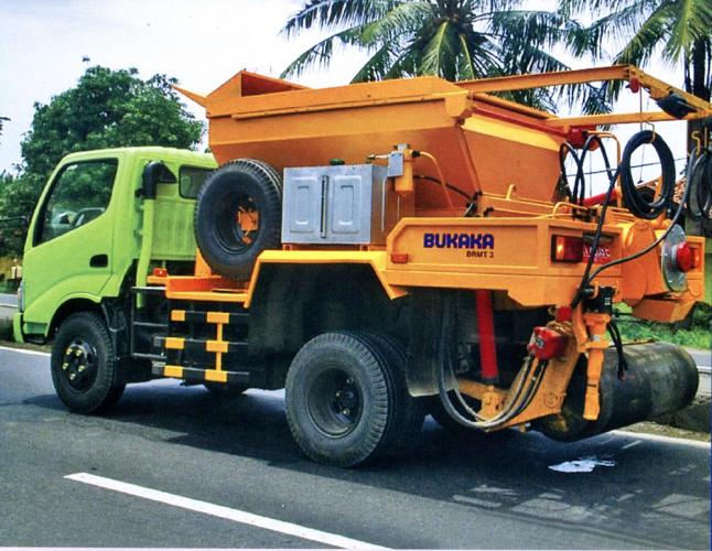 Road Maintenance Truck Bukaka Road Construction Equipment