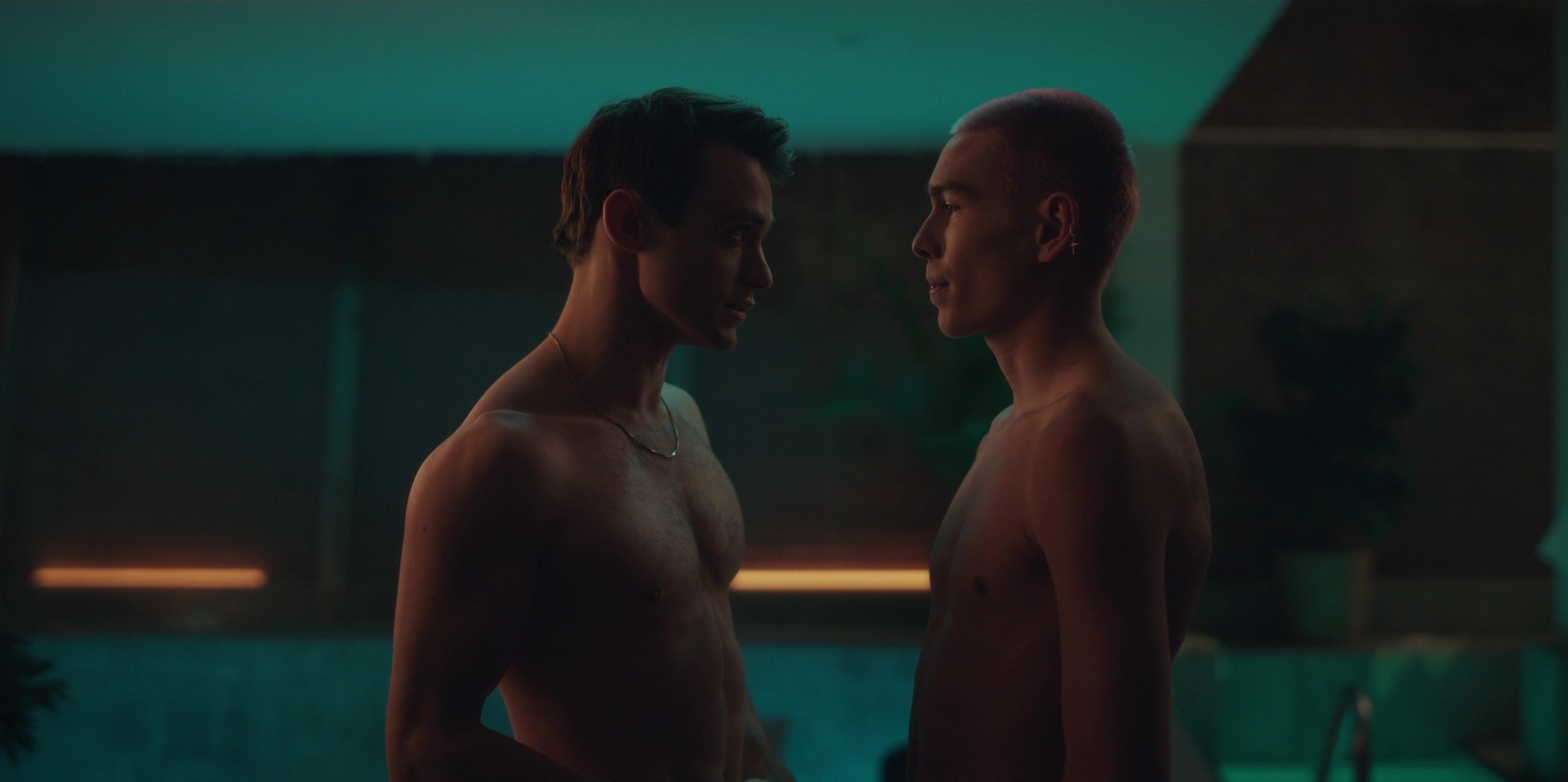 Thomas Doherty & Jason Gotay & Evan Mock: Scena Gay.
