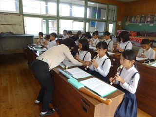 五城小学校の日々 ３ ４年合同でリコーダー演奏 ３ ４年音楽