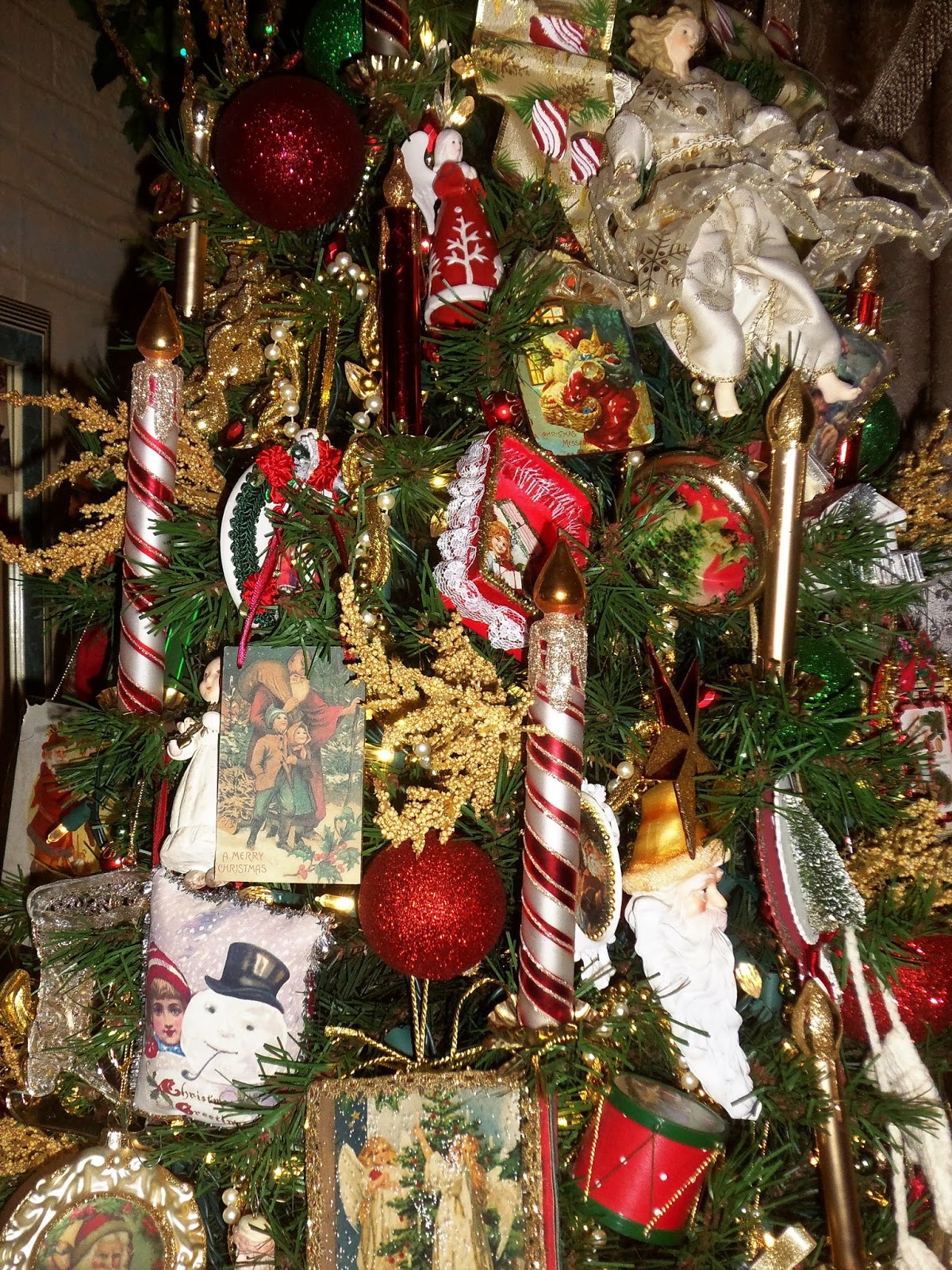 A DEBBIE-DABBLE CHRISTMAS: A Victorian Style Christmas Tree and Village ...