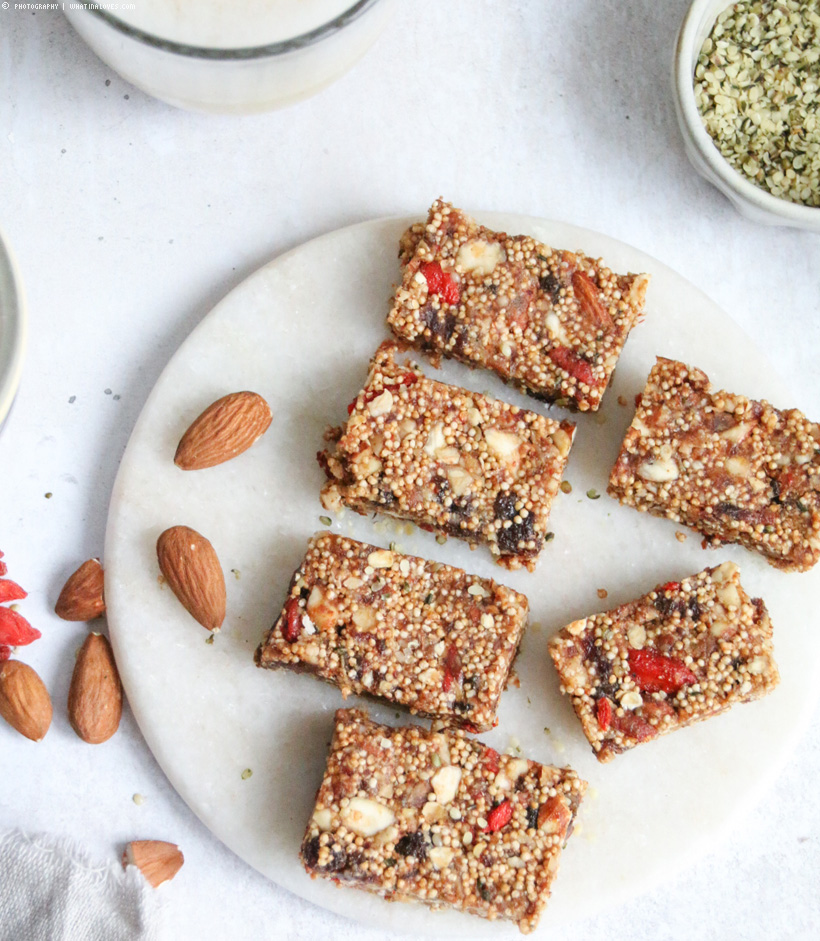 Energieriegel mit Quinoa, Datteln und Mandeln