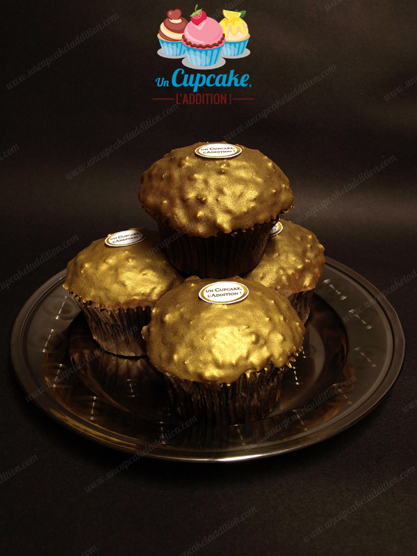 Cupcakes façon Ferrero Rocher® : gâteau praliné, cœur Nutella®/noisette entière et couverture croquante chocolat au lait / pralin.