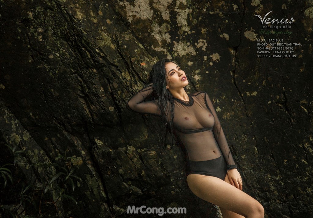 Linh Miu boldly let go of her chest in a set of photos taken under a waterfall photo 2-1