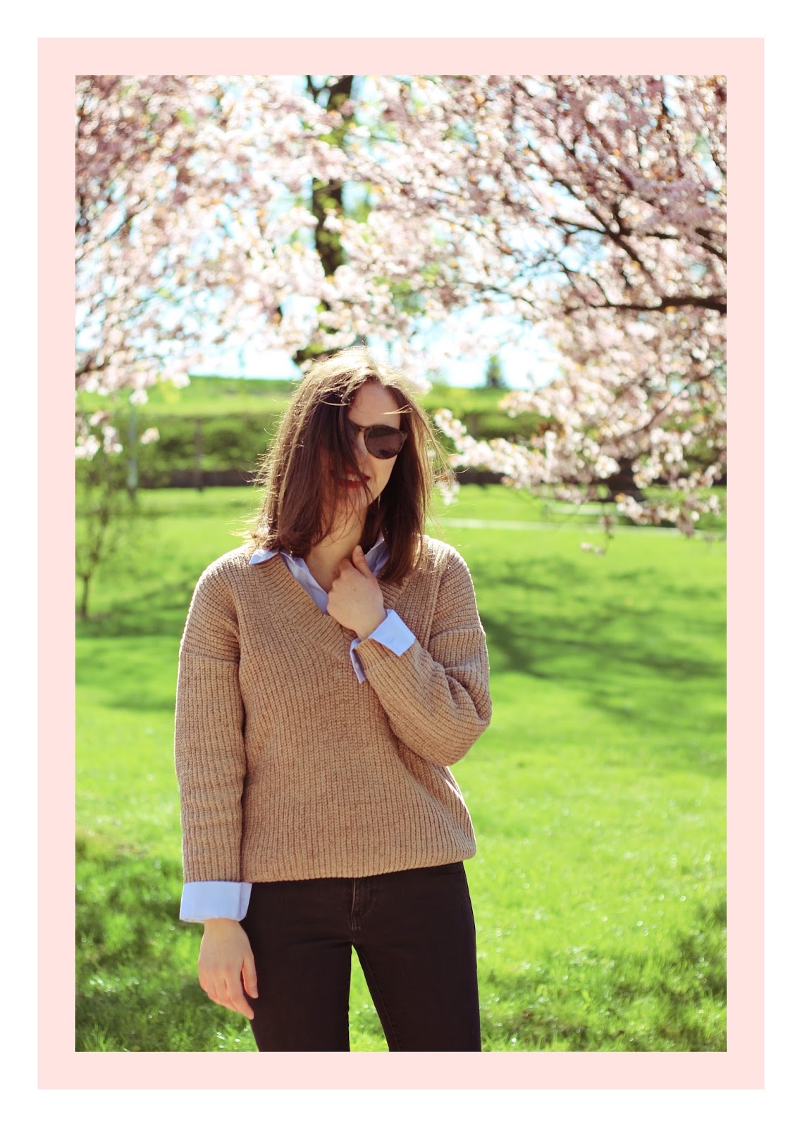 #OOTD: Spring blossom (beżowy sweter, czarne dżinsy i Conversy)