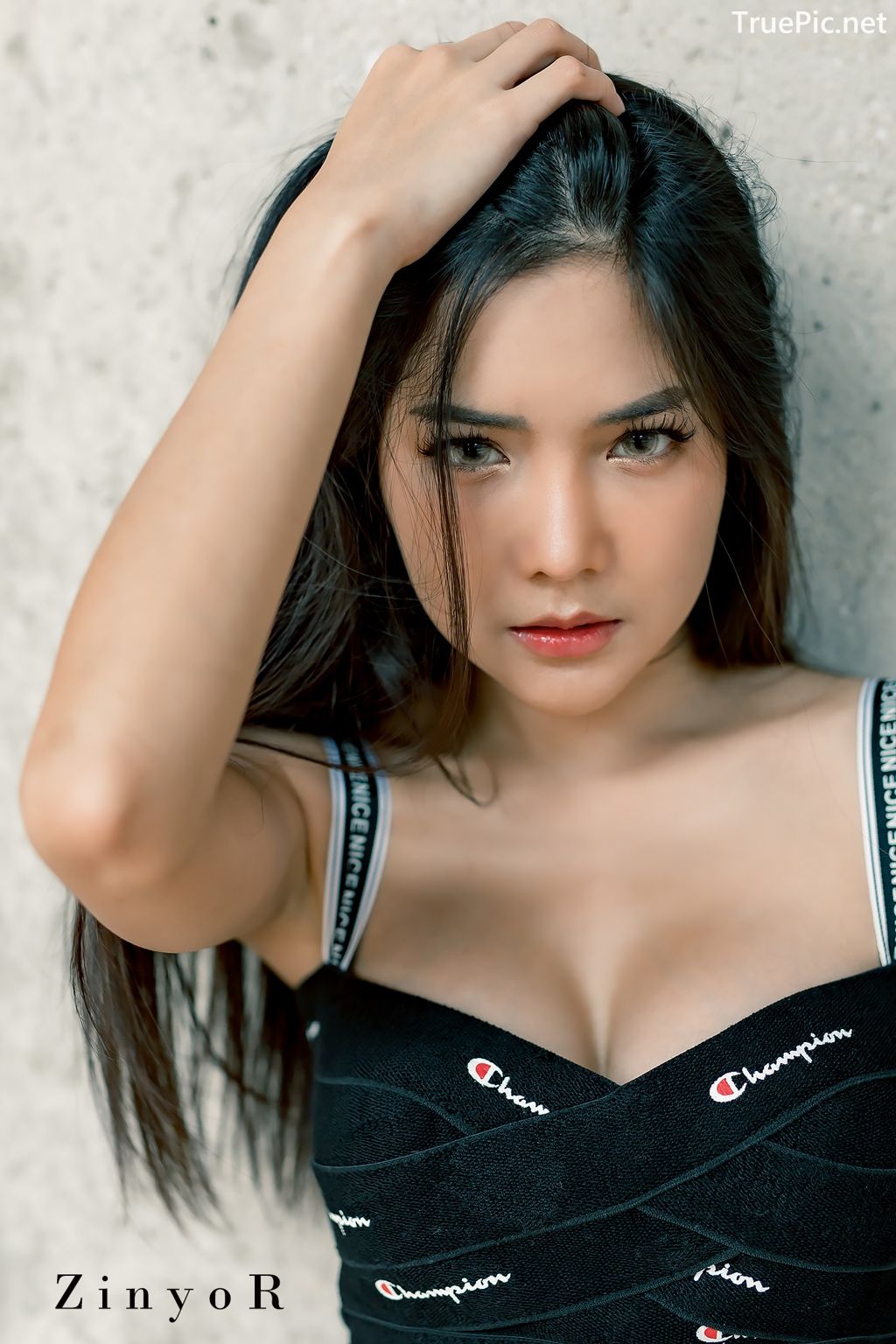 Image-Thailand-Model-Phitchamol-Srijantanet-Black-Crop-Top-and-Jean-TruePic.net- Picture-30