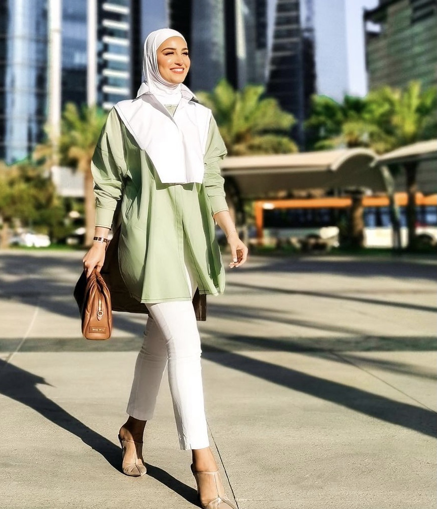 آخر صيحات القمصان الملونه للمحجبات من دلال الدوب co6.jpg