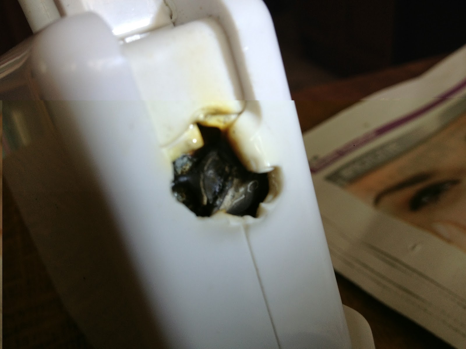 Baldy's Panabloga Exploding Macbook Pro power adapter!