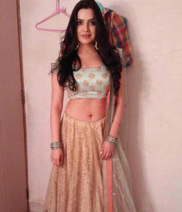 Kenisha Bhardwaj actress ullu games of karma sangeet Kenisha Bhardwaj navel saree actress ullu games of karma sangeet