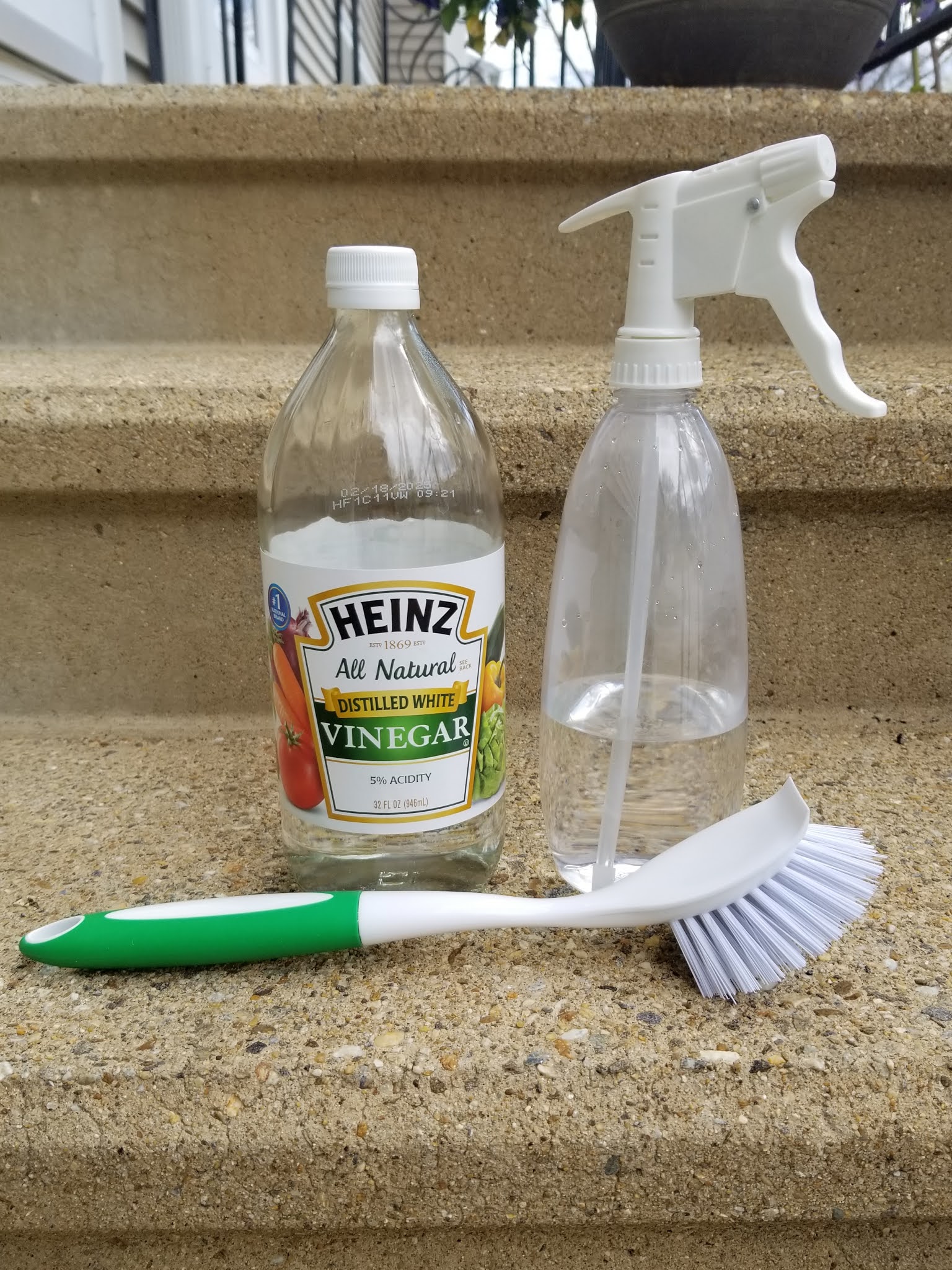 DeOdorizing Your Diaper Pail With Vinegar and Water (NonToxic)