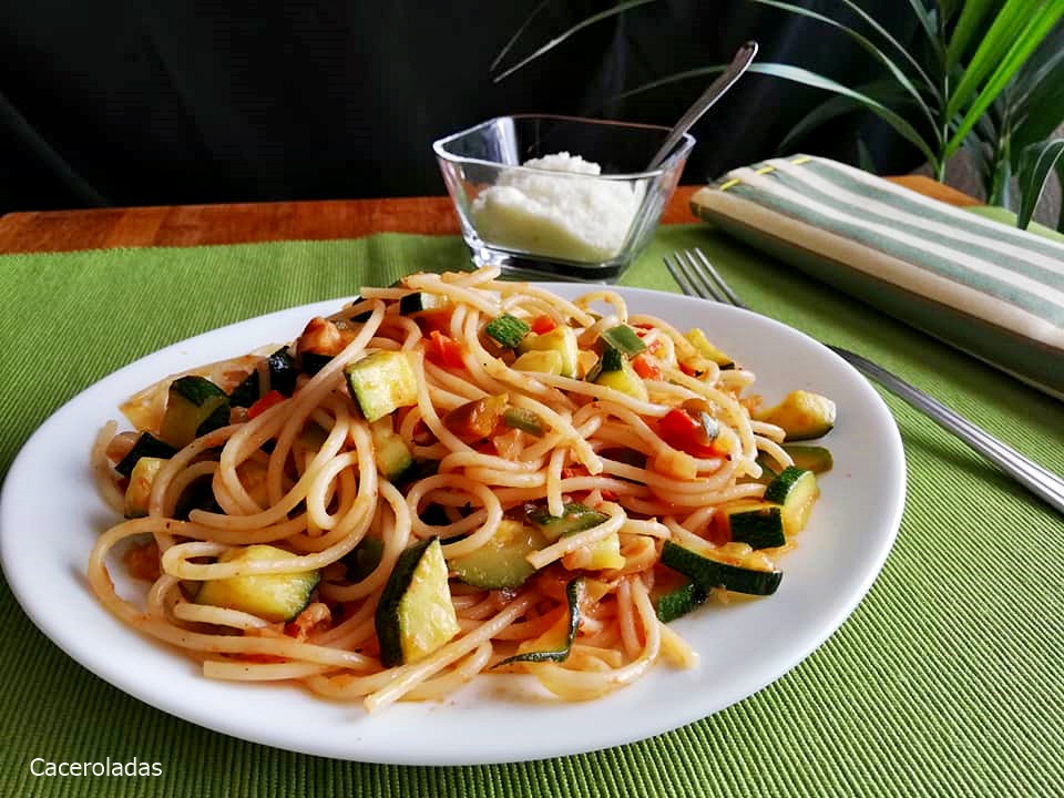 image of Espaguetis con verduras salteadas | Caceroladas
