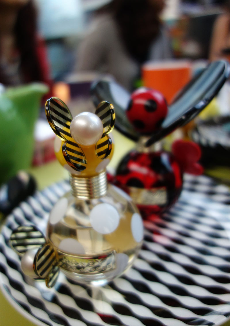 蘋果的化妝箱: 每週香水：Honey Marc Jacobs 黃波點香水